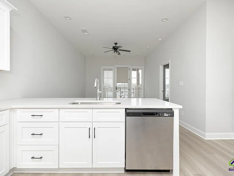 1013 Northside Dr — Photo 39