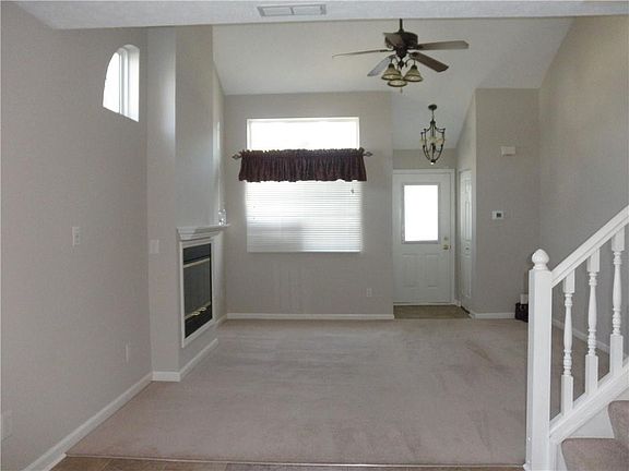 3rd image of 802 Coyote Way #D