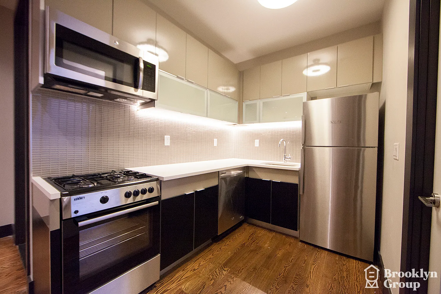 875 Dekalb Avenue — Photo 3