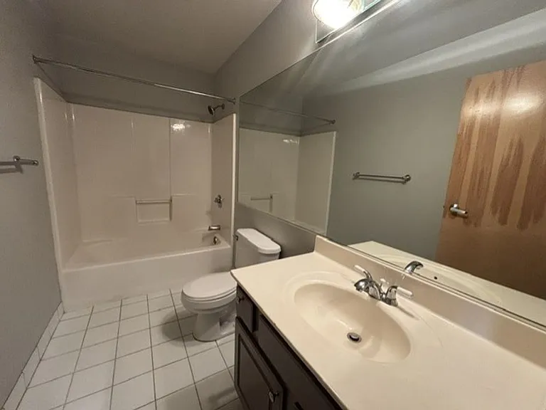 Bridgeview Apartments — Photo 63