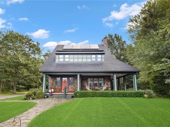 9 Meadow Ln, Jamestown, RI 02835