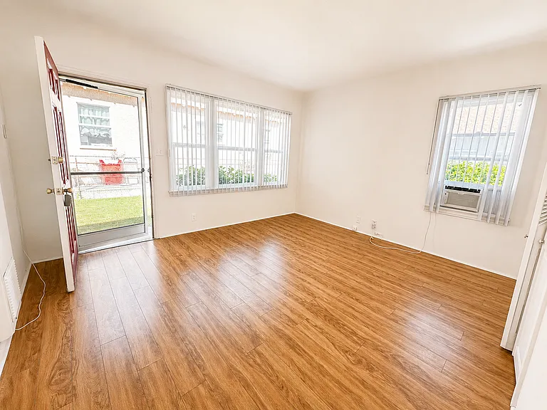 430 E Angeleno Ave — Photo 1