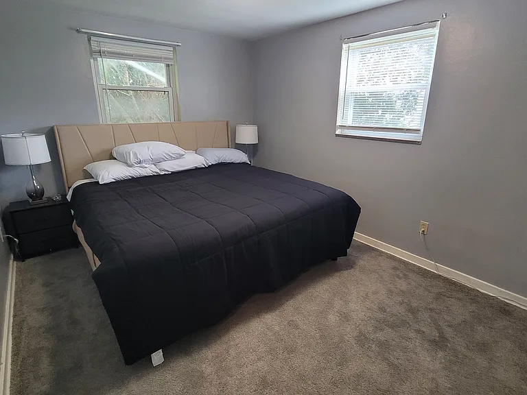 1427-1429 Fallowfield Ave #1427 — Photo 7