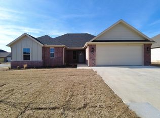 1049 Maple View St, Springdale, AR 72762