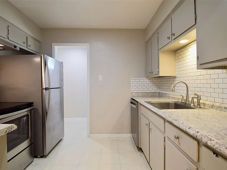 5936 Cherry Loop #B — Photo 9