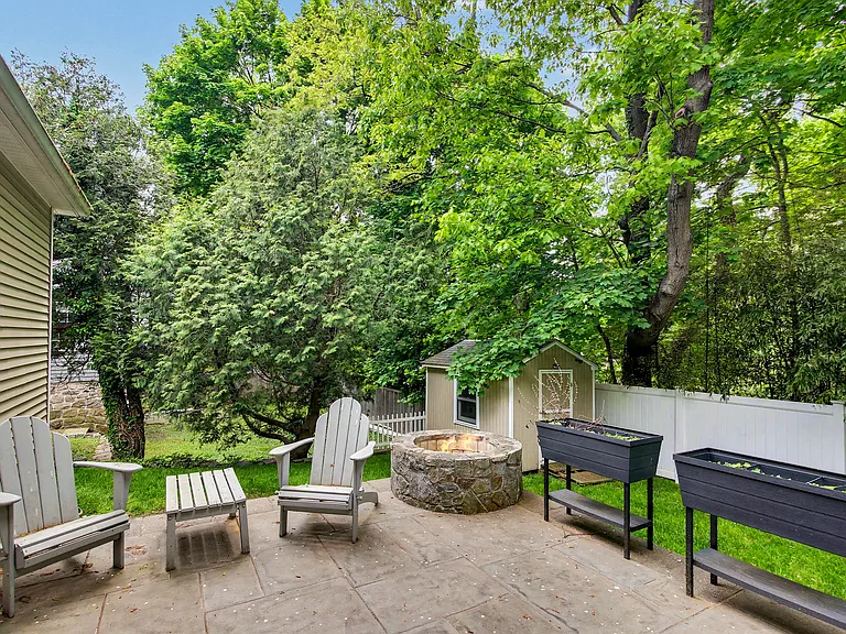 11 Maple Dr — Photo 27
