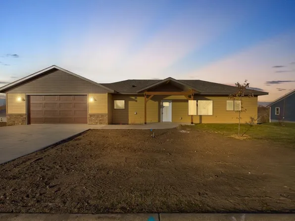 407 Sidney St W, Morristown, MN 55052