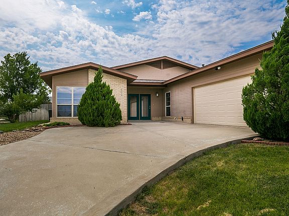 3rd image of 502 La Duchess Dr