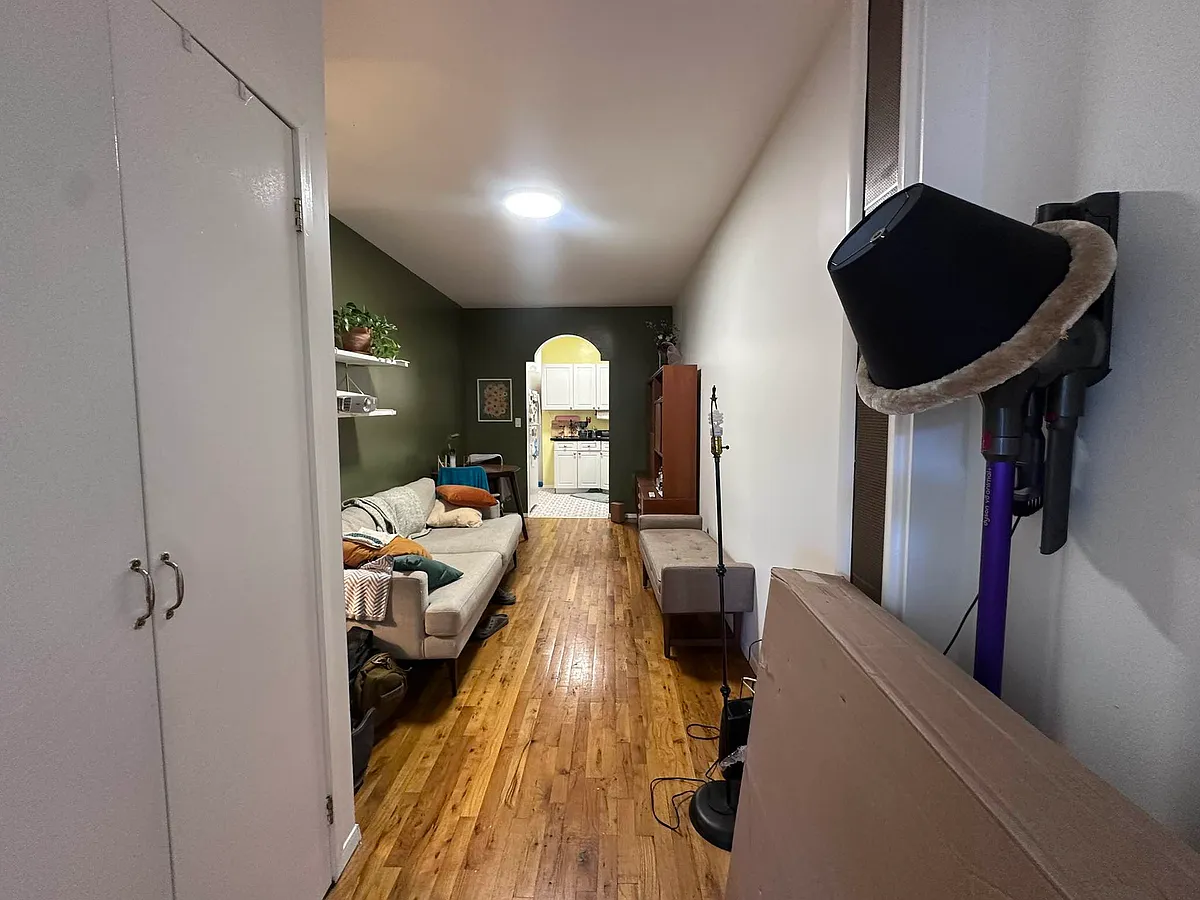 Building Photo - 305 E 104th St #4E