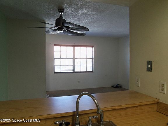 4th image of 3041 Sir Hamilton Cir #7