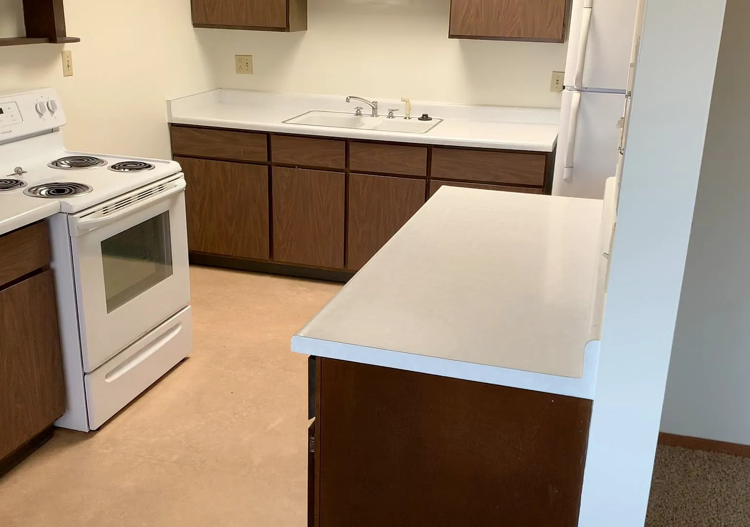 2 bed, 900 sqft, $875 — Photo 3