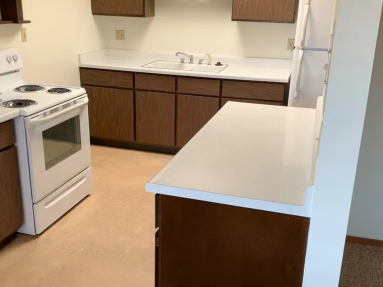 616 Mayflower Ave — Photo 3