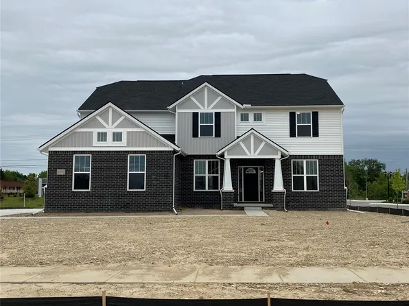26591 Triple Crown Dr, South Lyon, MI 48178