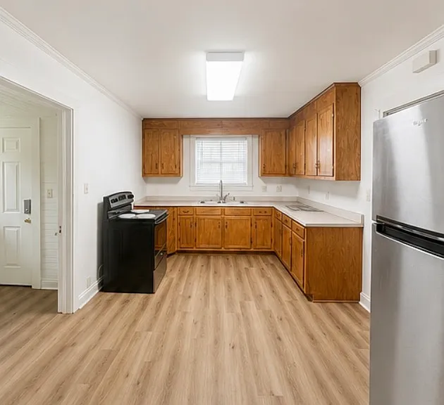 204 G St — Photo 3