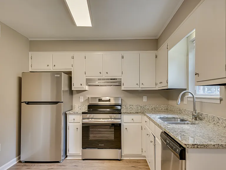 120 Chalet North Ct — Photo 9