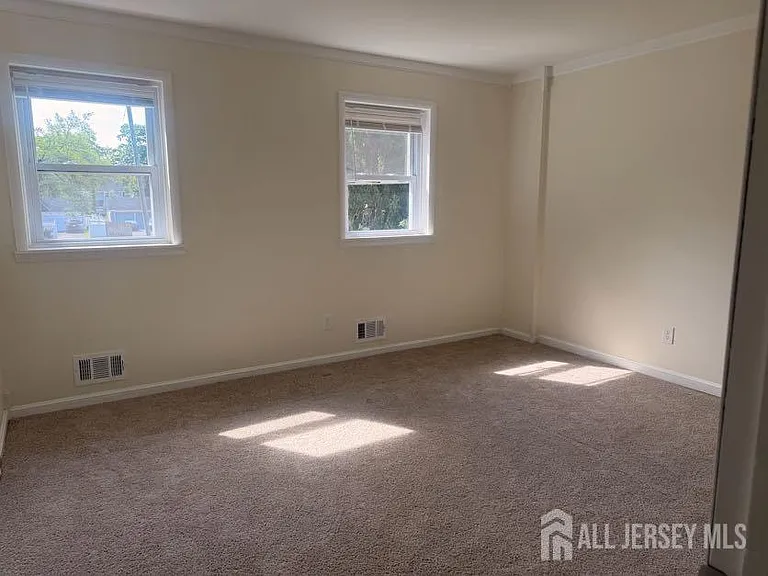 614 W 8th St #2 — Photo 9