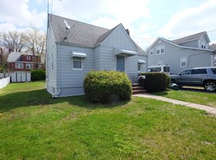 324 8th St, Saddle Brook, NJ 07663