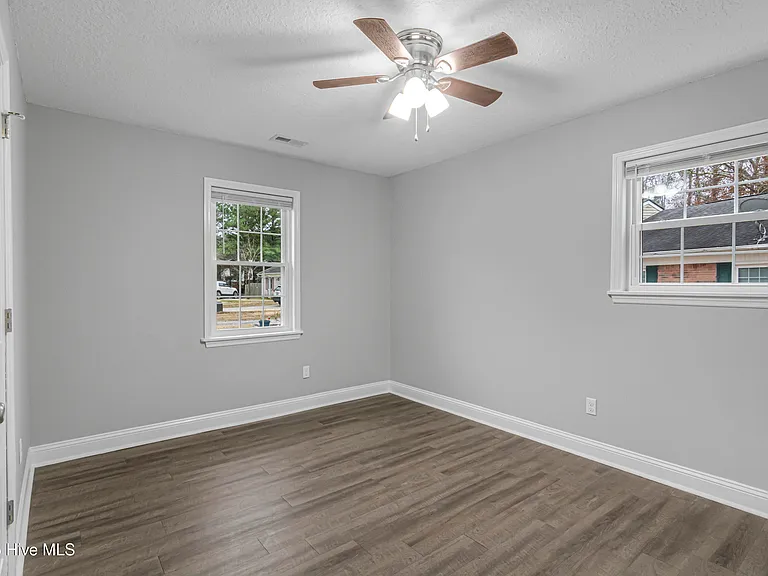 236 White Oak Blvd — Photo 14
