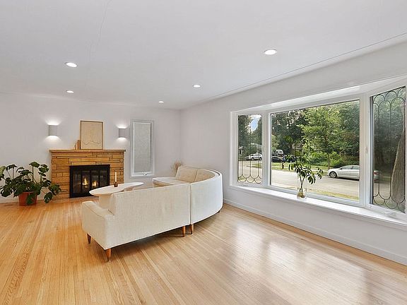 3rd image of 3939 Xerxes Ave S