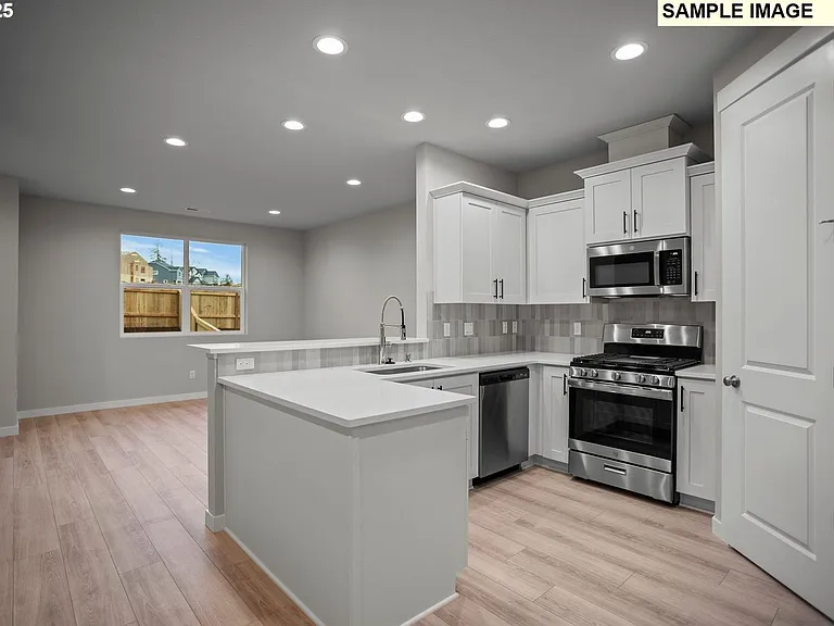 18418 NE 46th Pl — Photo 8