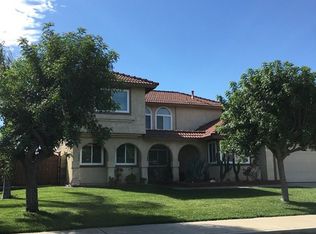 831 W El Molino St, Rialto, CA 92316