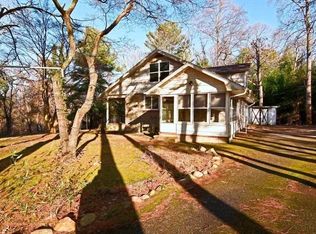 27 E Bartlett Rd, Middle Island, NY 11953