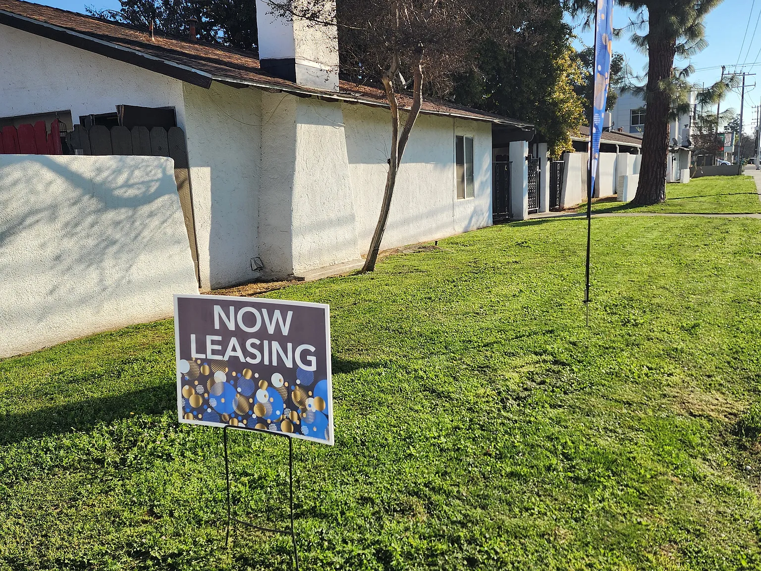 Casa Blanca Apartments — Photo 2