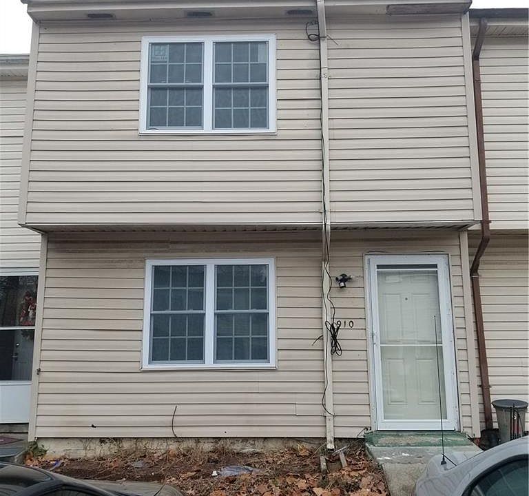 1st image of 910 Harbour North Dr