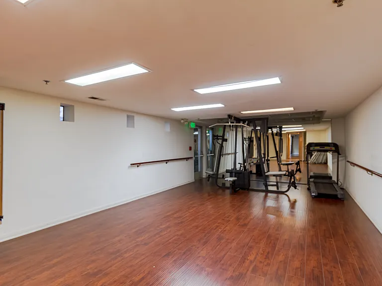 326 Westminster Ave #Penthouse 404 — Photo 32