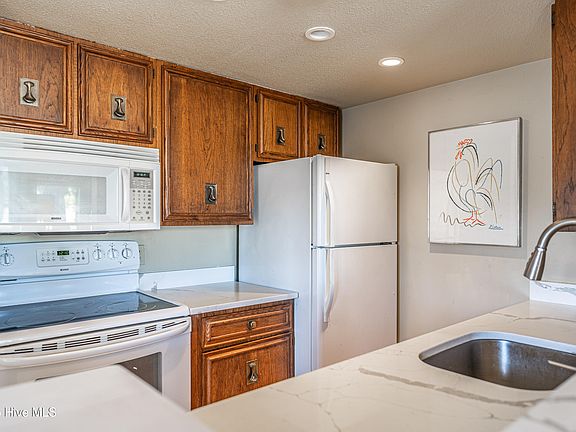 5th image of 115 Beulah Hill Road S #207