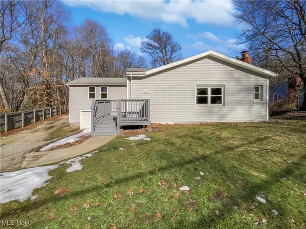 1411 McTaggart Rd, Stow, OH 44224