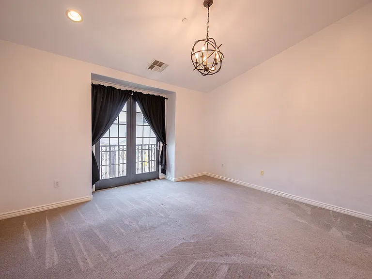2445 E Montecito Ave — Photo 11