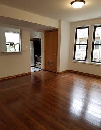 3rd image of 1363 W Sunnyside Ave #1A