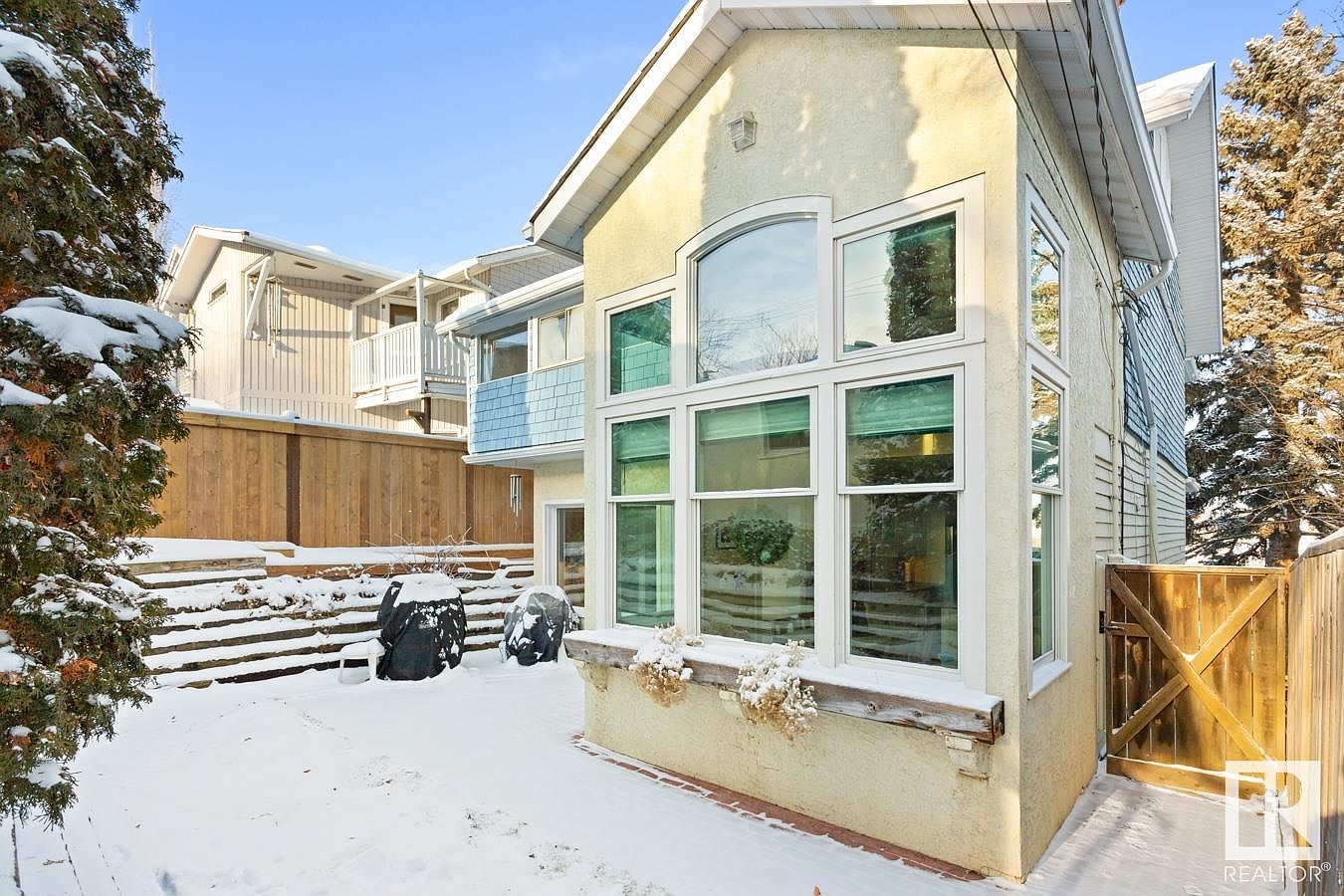 9825 93rd Ave NW, Edmonton, AB T6E 2V9 | MLS #E4366772 | Zillow