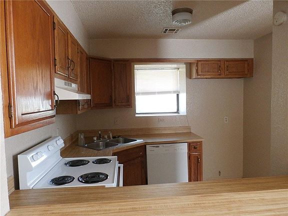 4th image of 322 NW 119th St