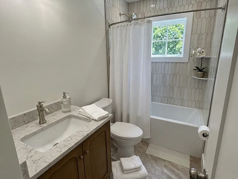 77 Reeves Ave — Photo 8