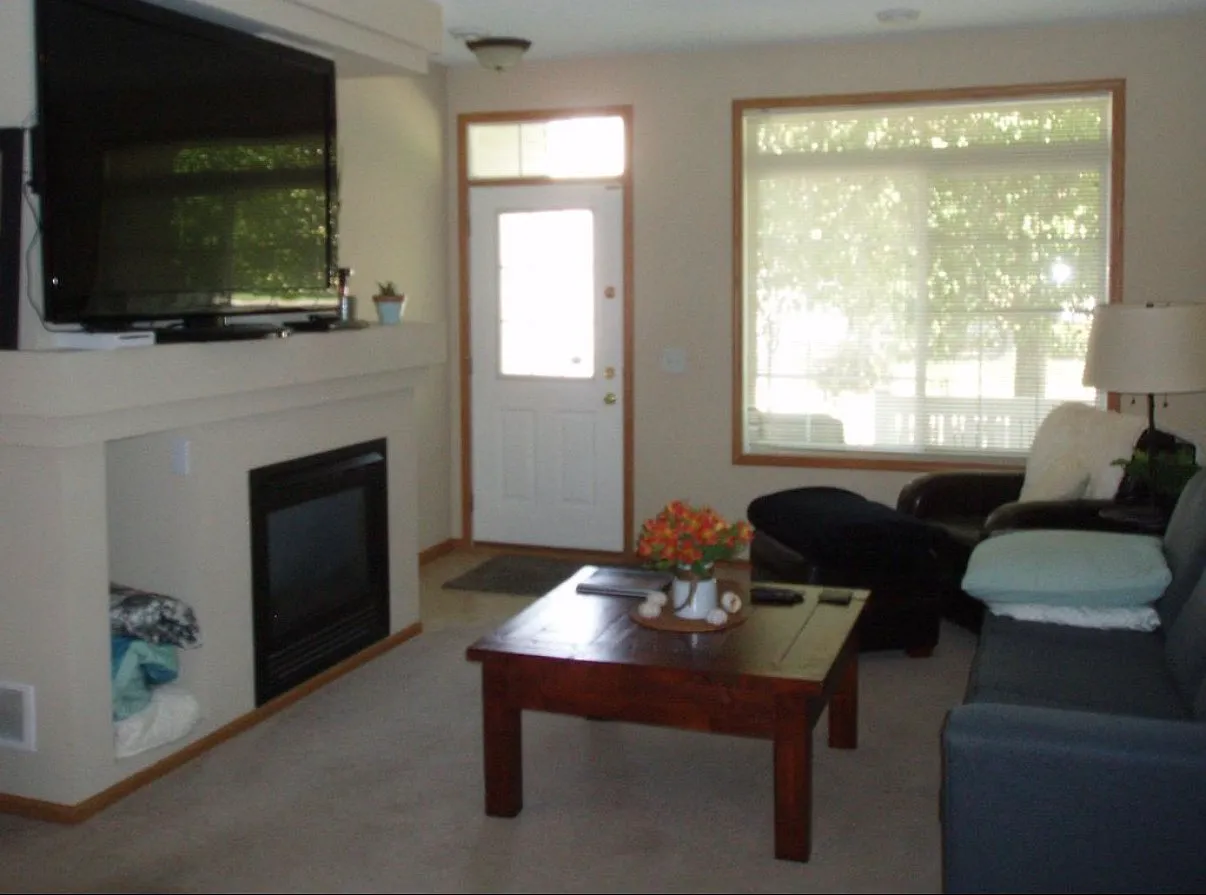2 bed, 1.5 bath, 1501 sqft, $1,925 — Photo 3