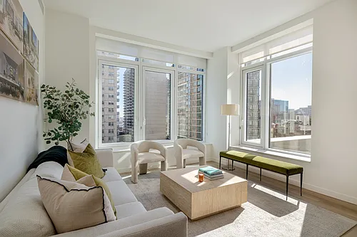 255 E 39th St #Penthouse 4A Photo 1