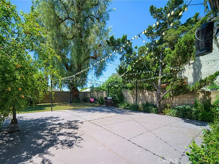 20454 Elkwood St — Photo 47