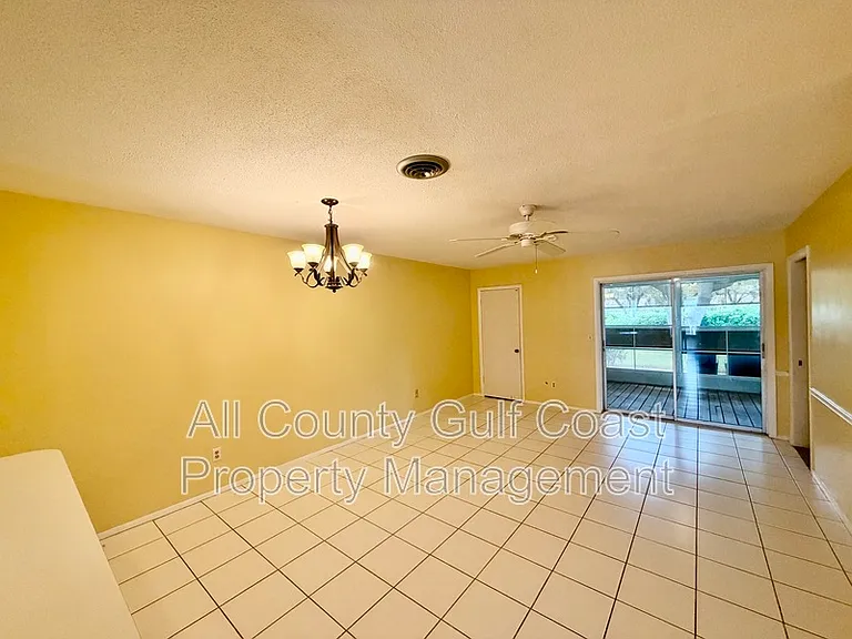 325 Englewood Isles Pkwy — Photo 3