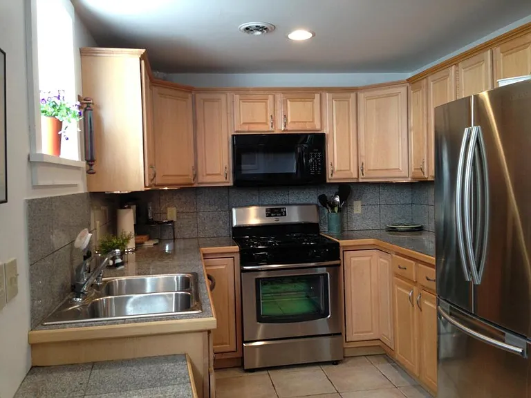 66 Caroline St #D — Photo 12
