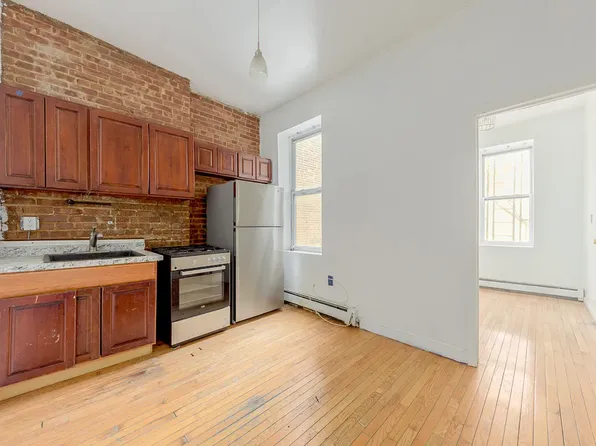 814 Marcy Avenue image 1 of 4