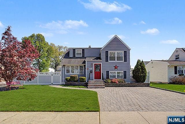 1st image of 294 Hayes Dr