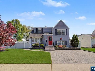 294 Hayes Dr, Saddle Brook, NJ, 07663