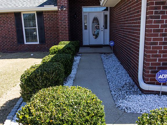 2nd image of 2303 Heritage Cir