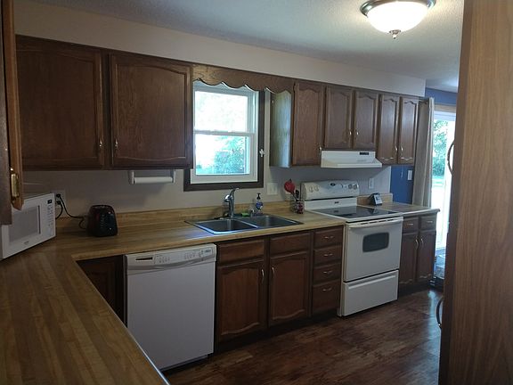 5th image of 209 Elm St E