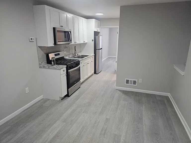 717 Clinton St #14 — Photo 4