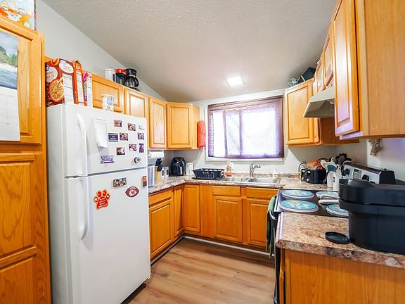 4th image of 714/716 Greenbriar Cir