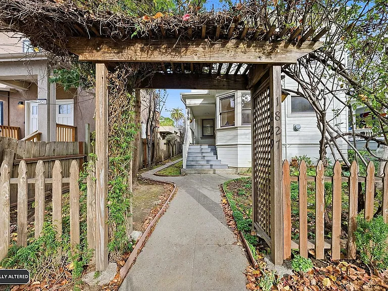 1827-1829 Berkeley Way — Photo 11
