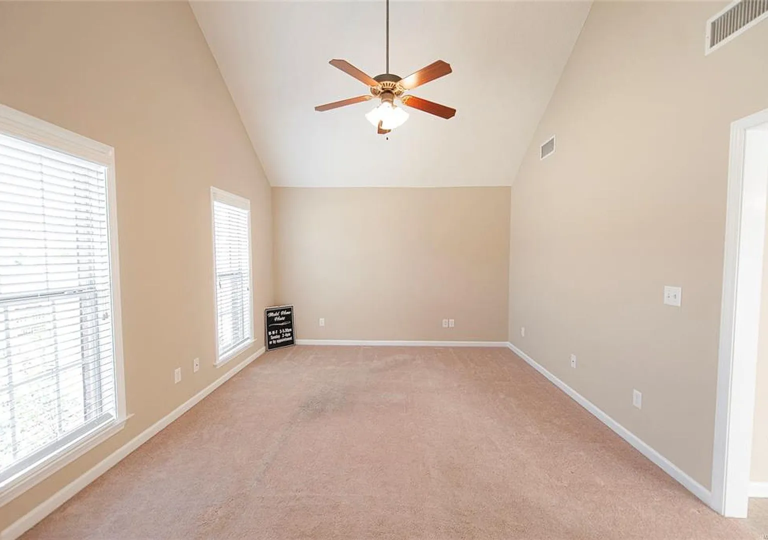 6317 Burbank Crossing Loop — Photo 4